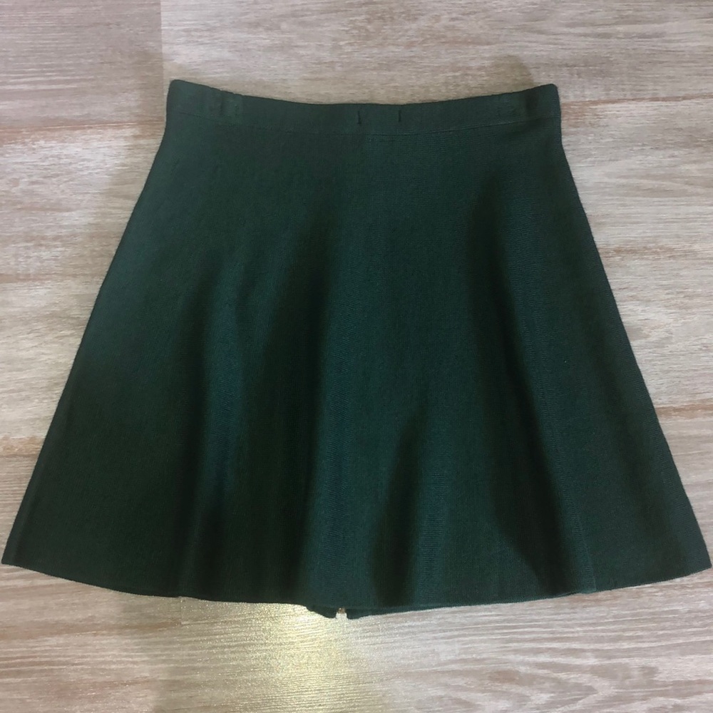 Hunter green material skirt